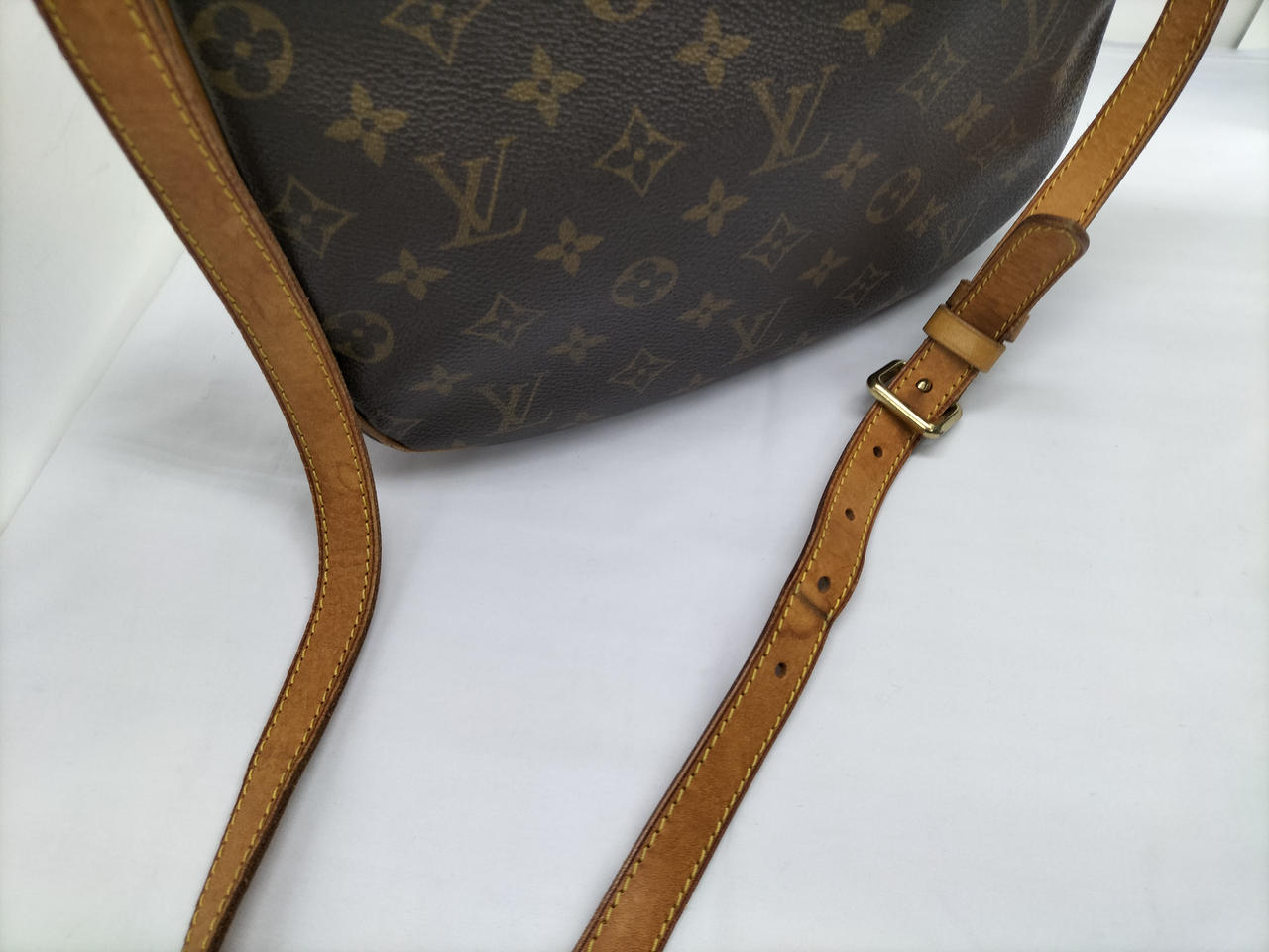 ストラップに使用感あり