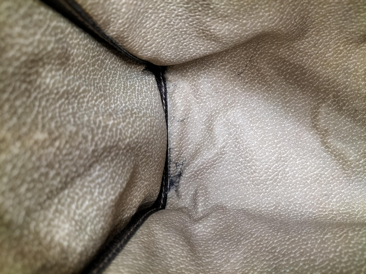 内側に汚れあり