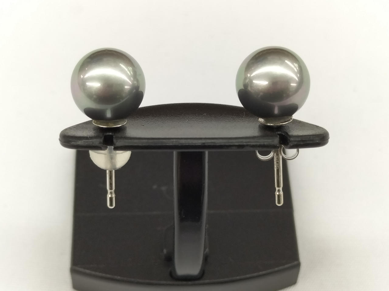 キャッチャーが左右で異なります。