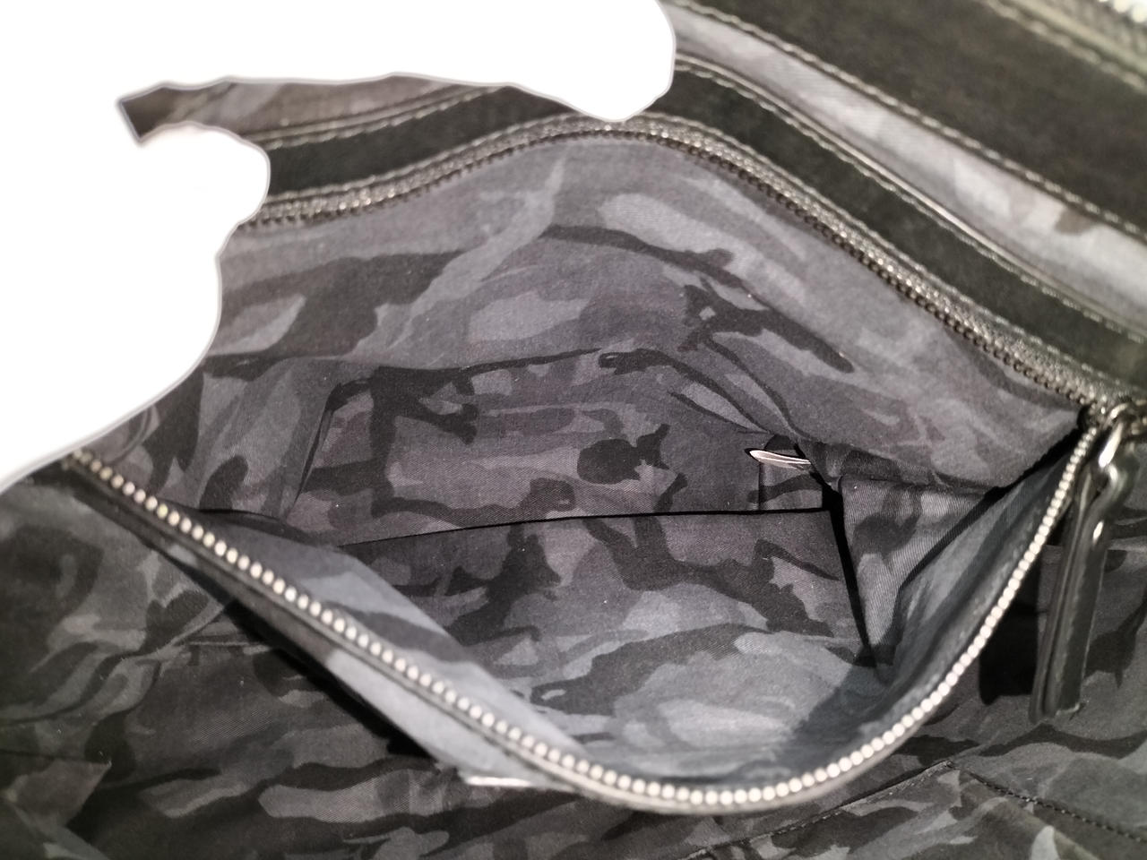 内側チャック付きポケット内部