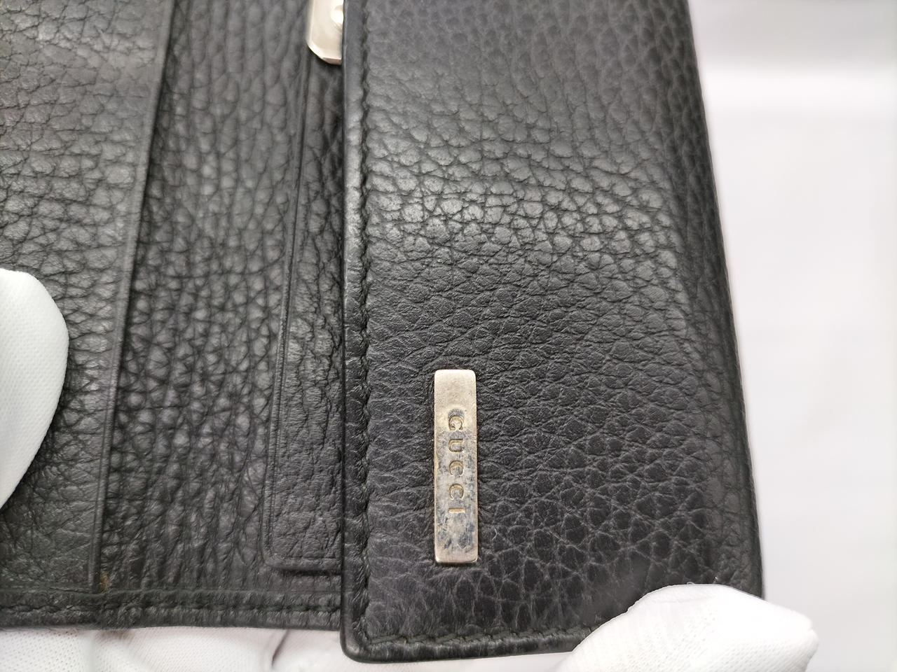 金属部分にキズ、くすみあり