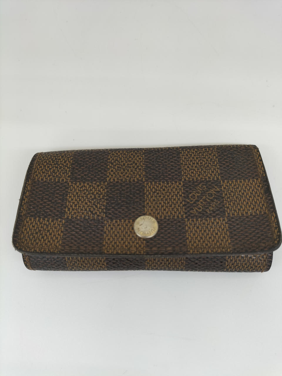 ガラスケースにて店舗販売しております