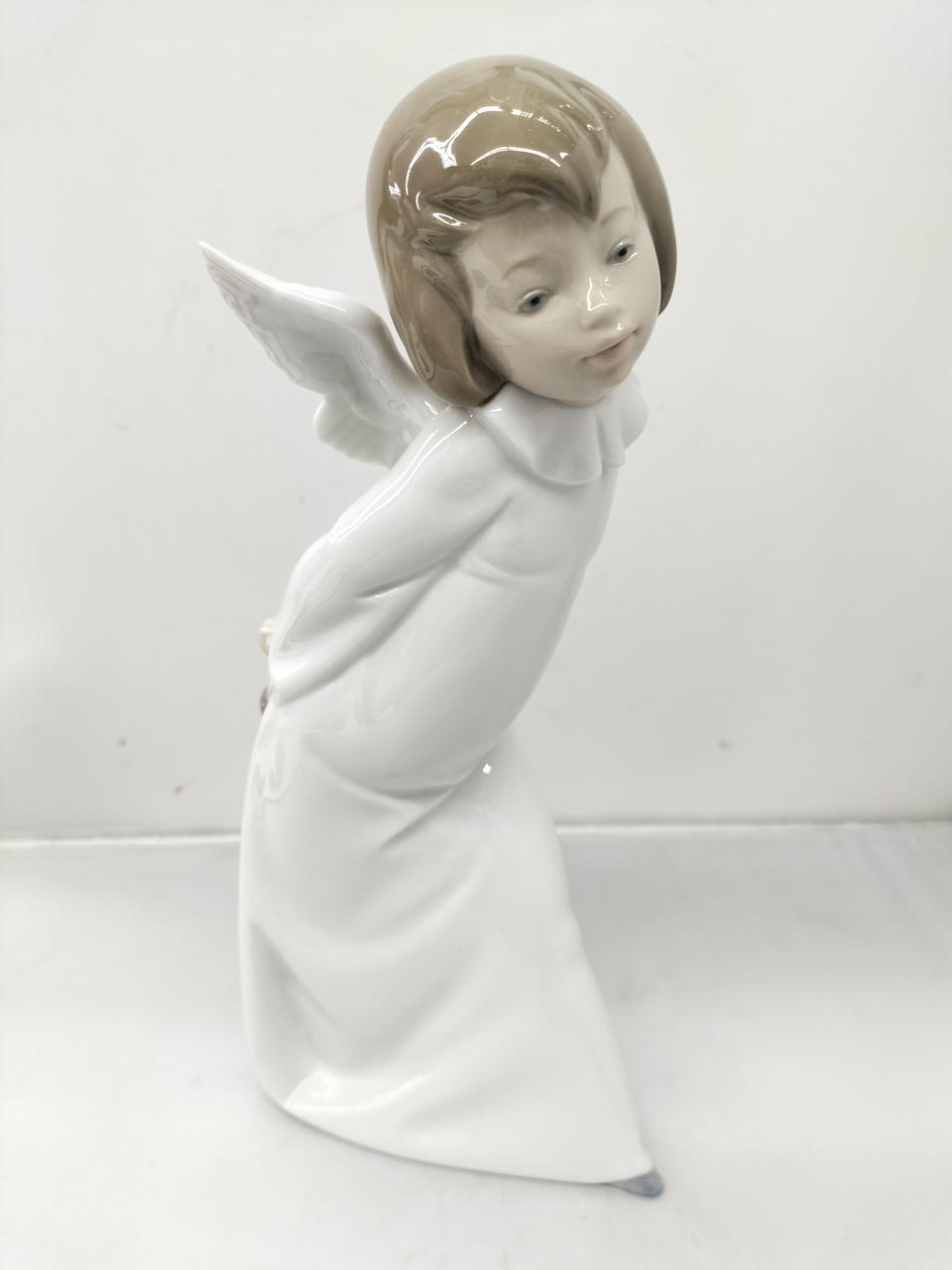 ガラスケースにて店舗販売しております。