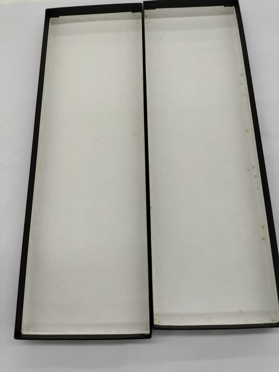 箱内部汚れあり