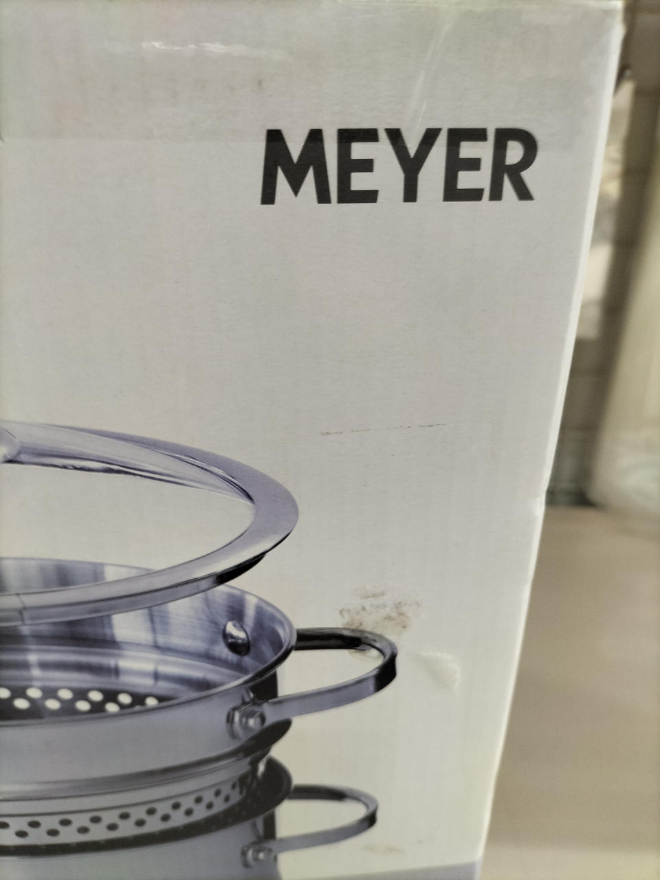 外箱両側面ハガレあり。