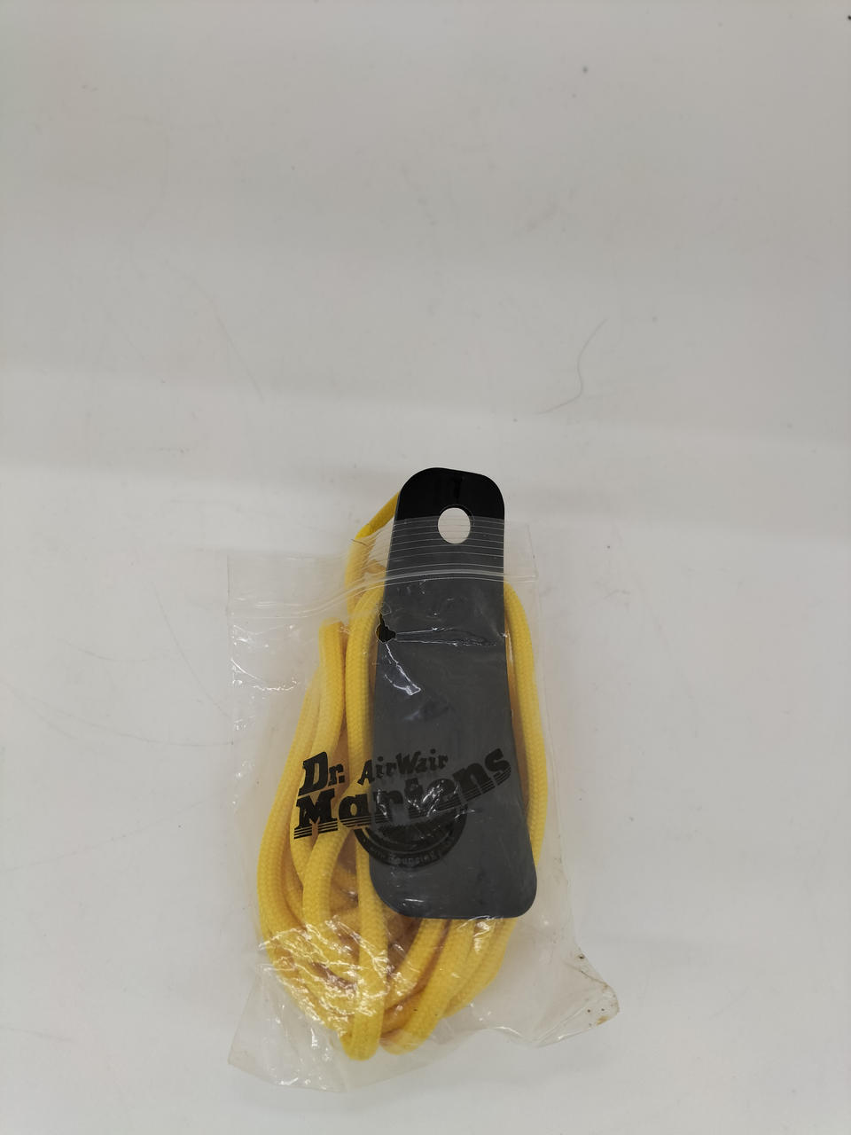 黄色紐、靴べら付属