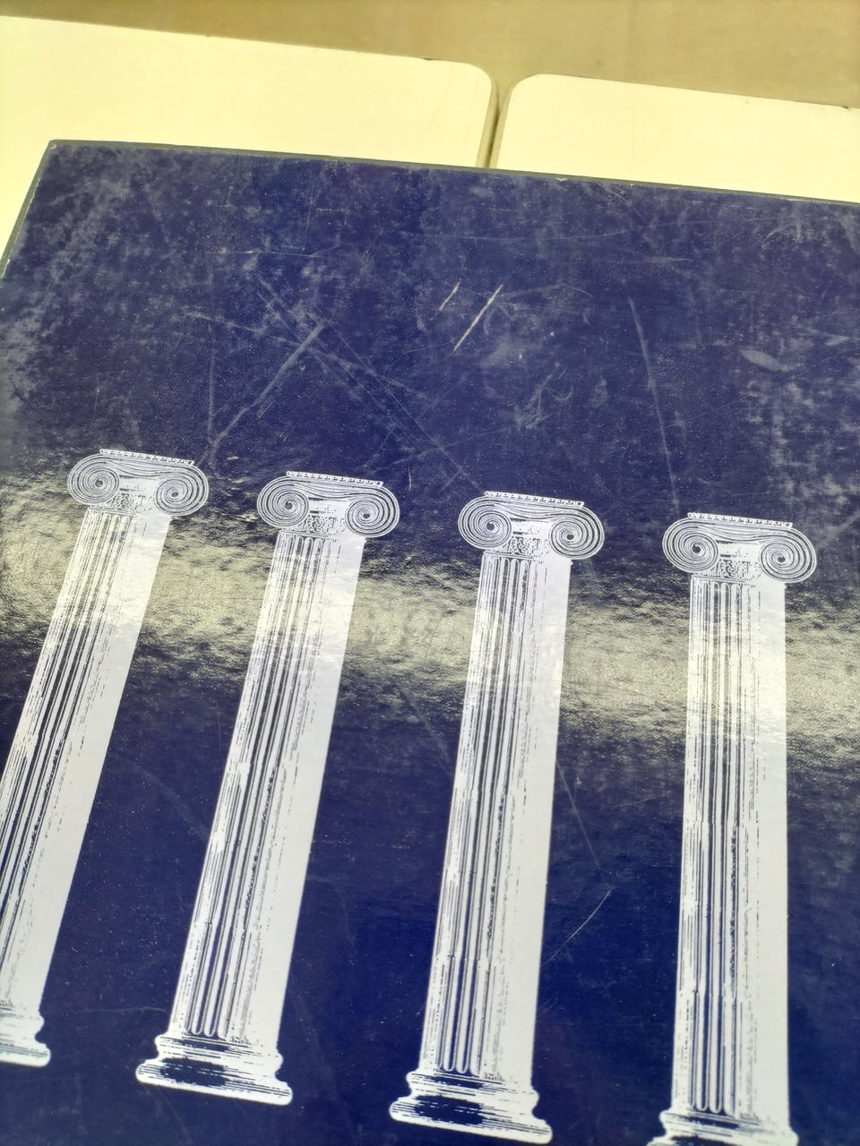 外側　傷、擦れあり