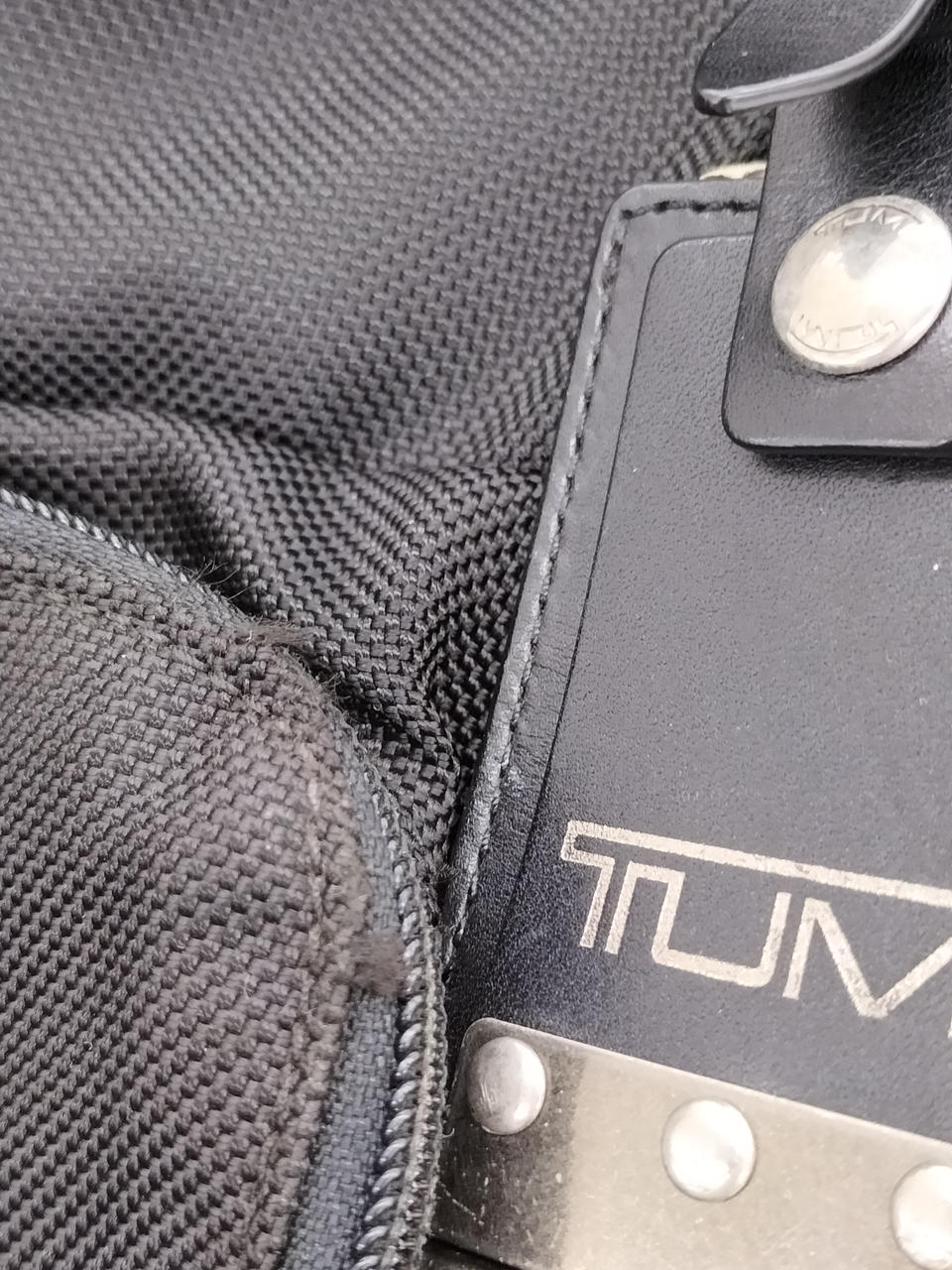 ややほつれあり