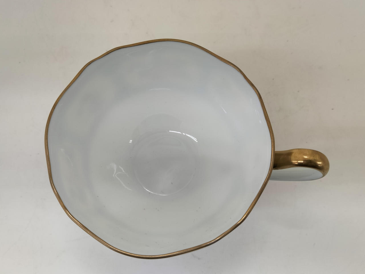 縁のデザインがおしゃれです