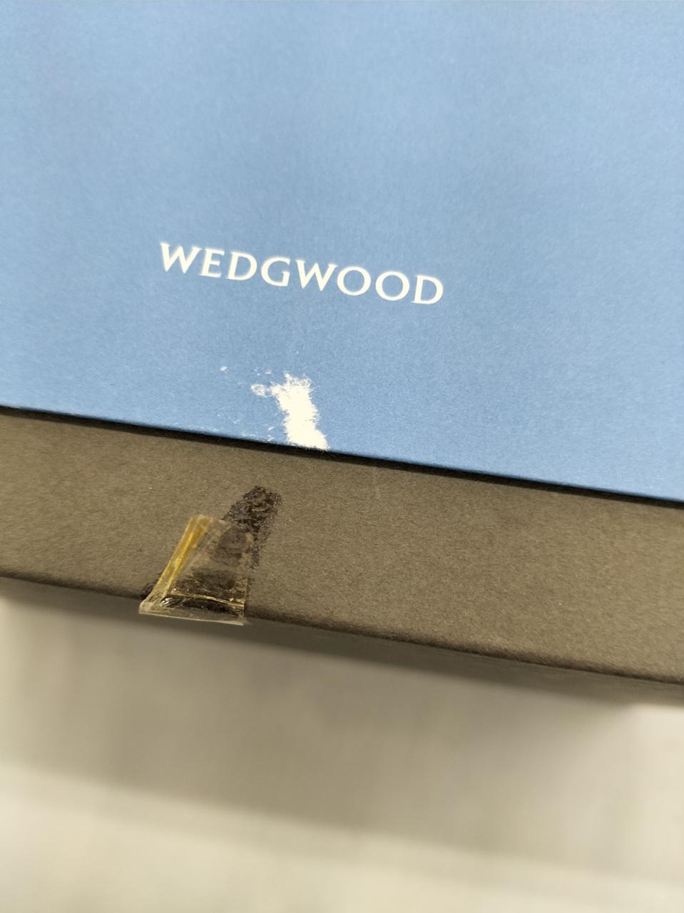 箱シール剥がれあり