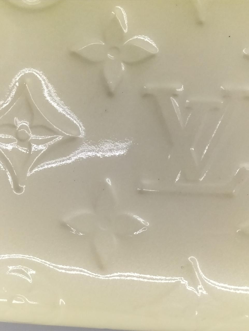 小さな汚れあり