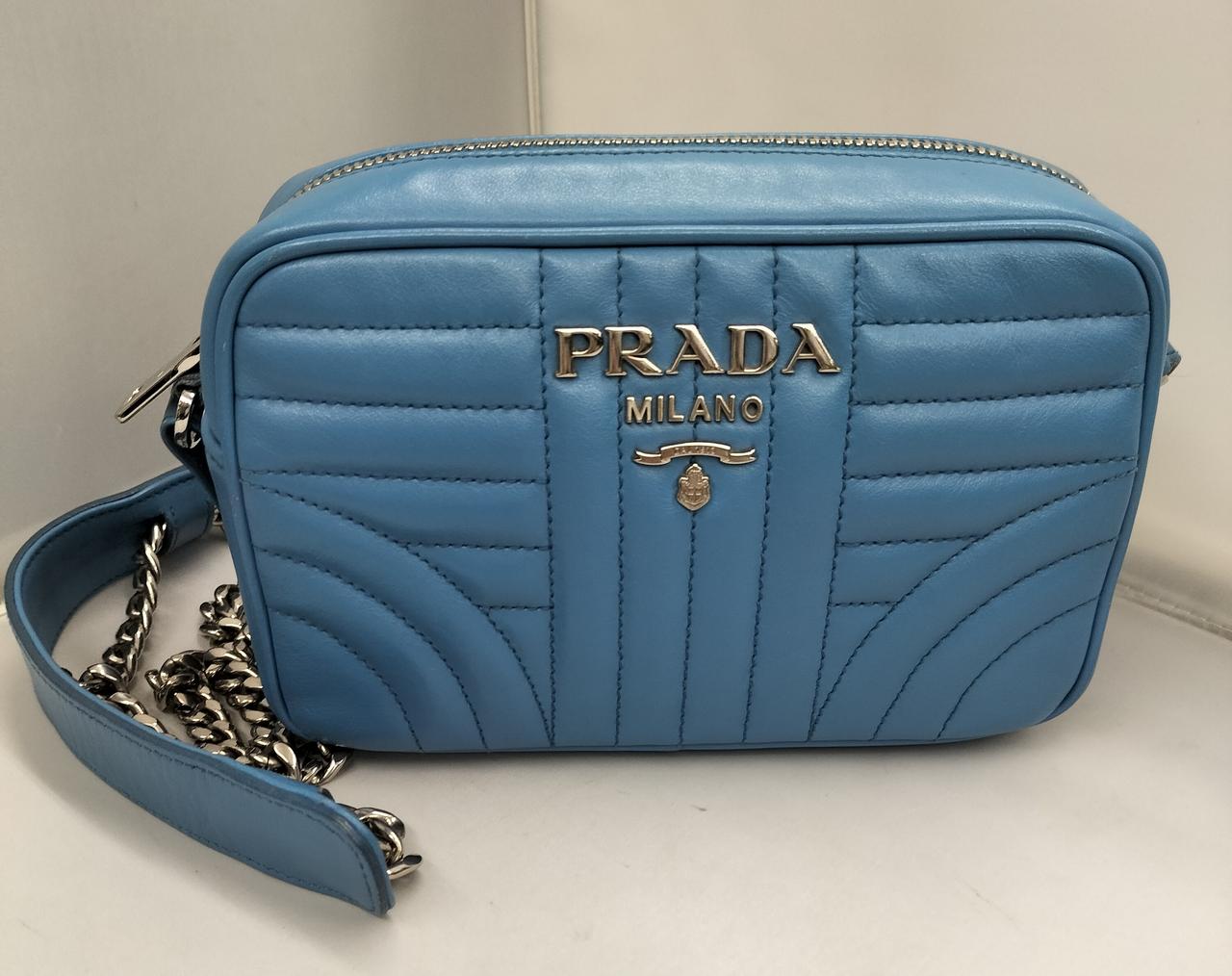 プラダのチェーンショルダーバッグです。