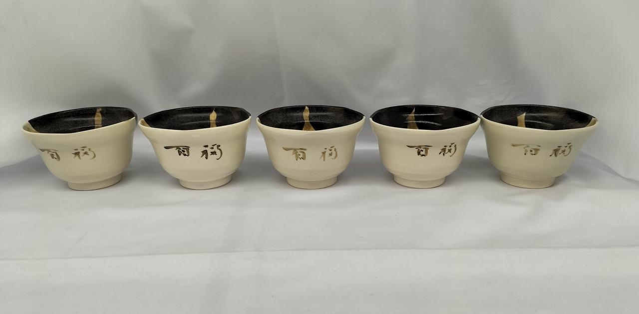 5客セット。文字の濃淡がそれぞれ異なる