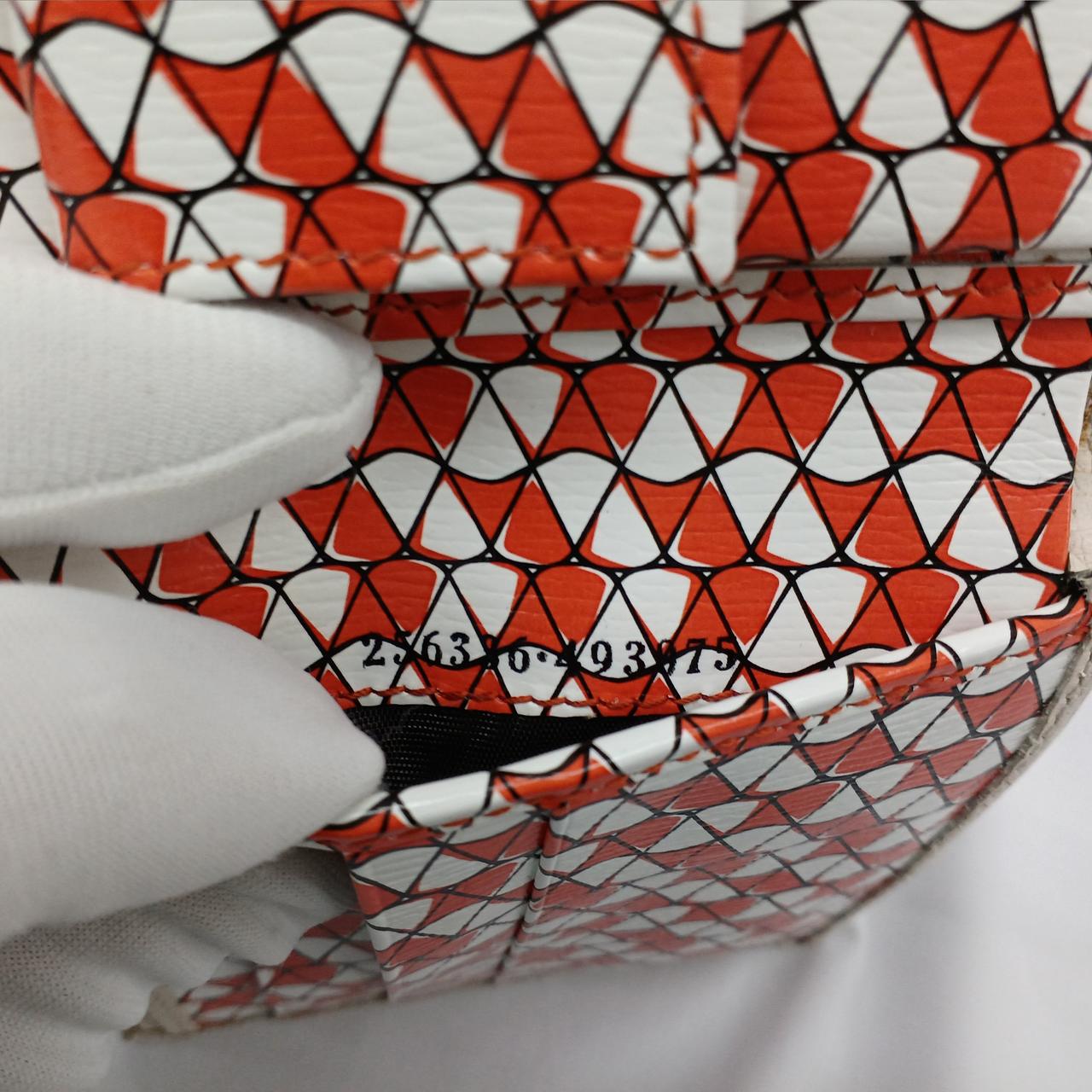 ポケット内部にナンバーあり