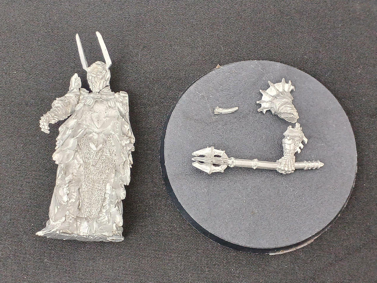 左腕、顔面破損。パーツ一部欠品