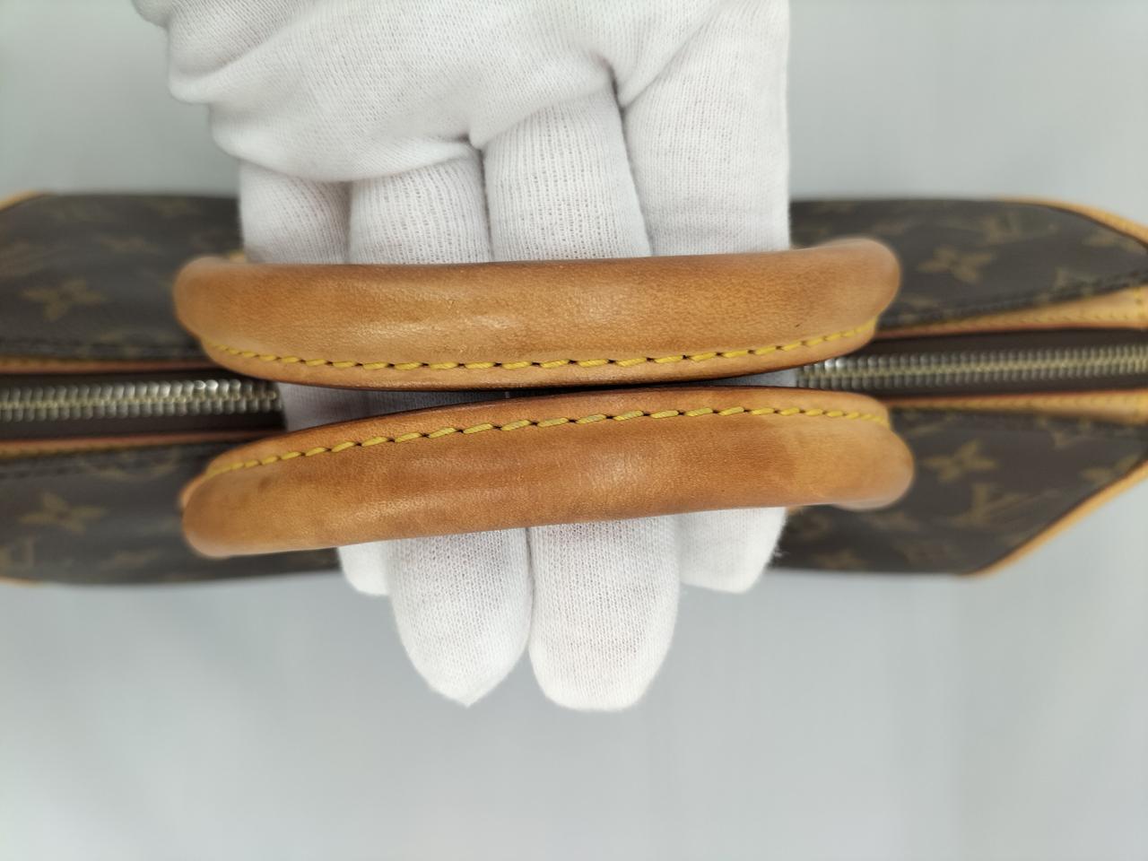 使用に伴う変色あり