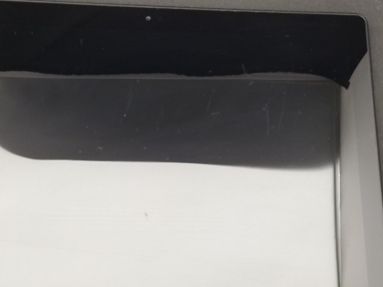 画面にキズあり