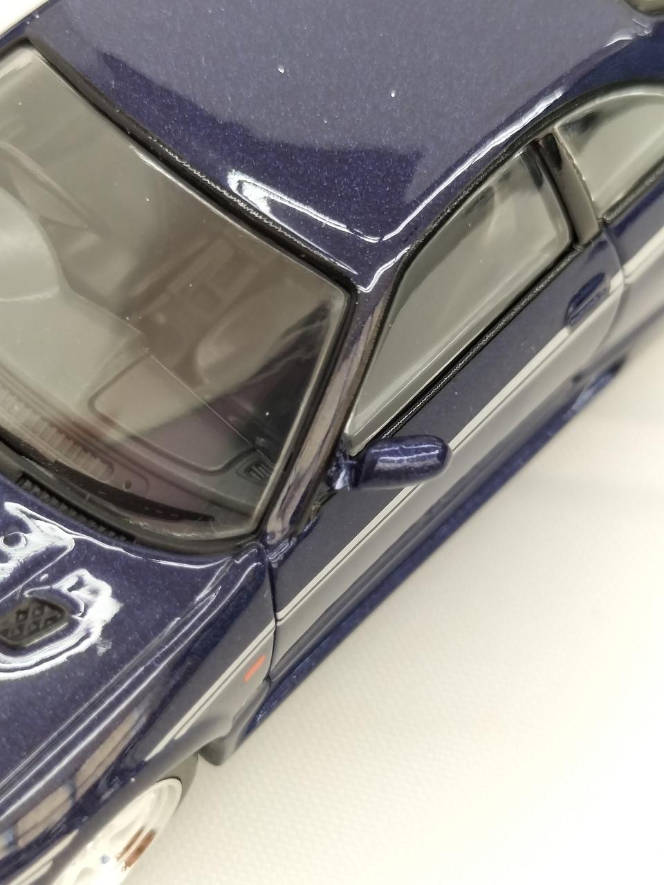 左側ミラー折れてます。