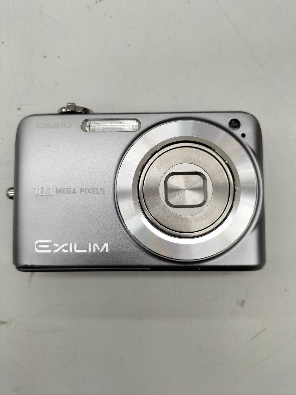 本体カラーシルバーです。