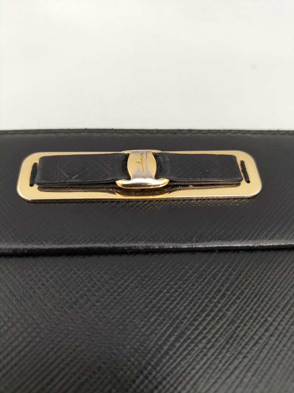 ロゴ金具部分色落ちあり