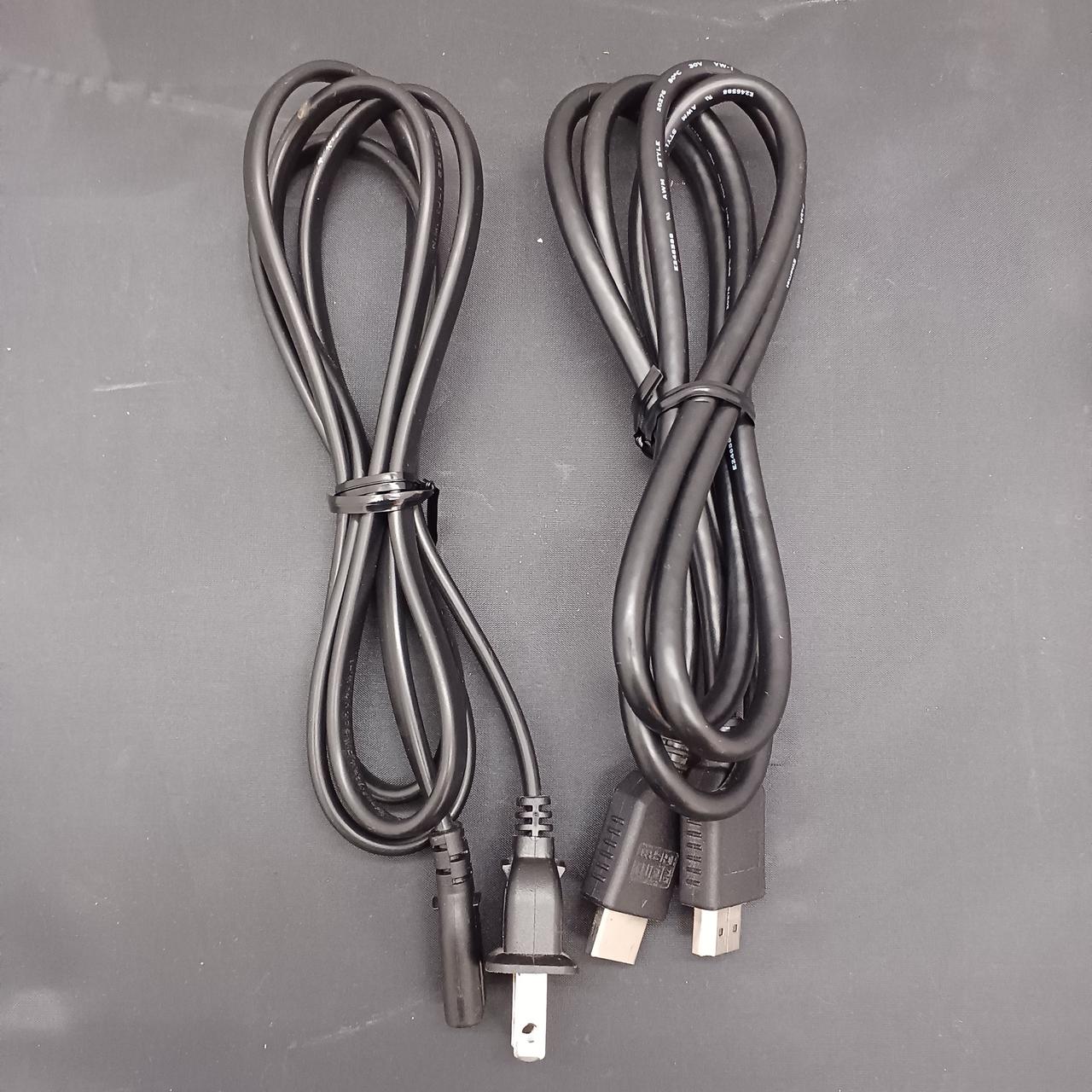 電源コード、HDMI ケーブル付属