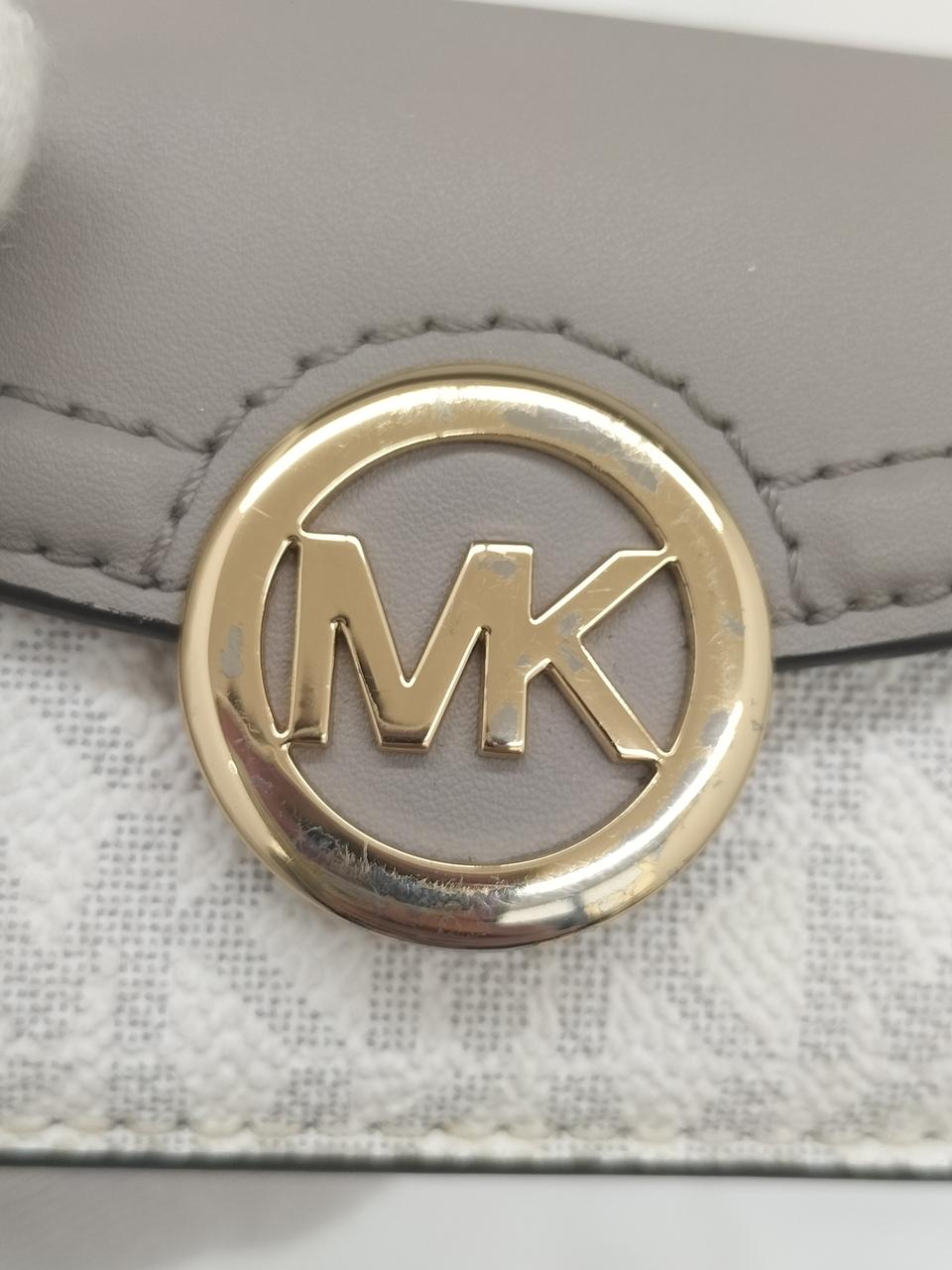 キズ、剥がれあり。