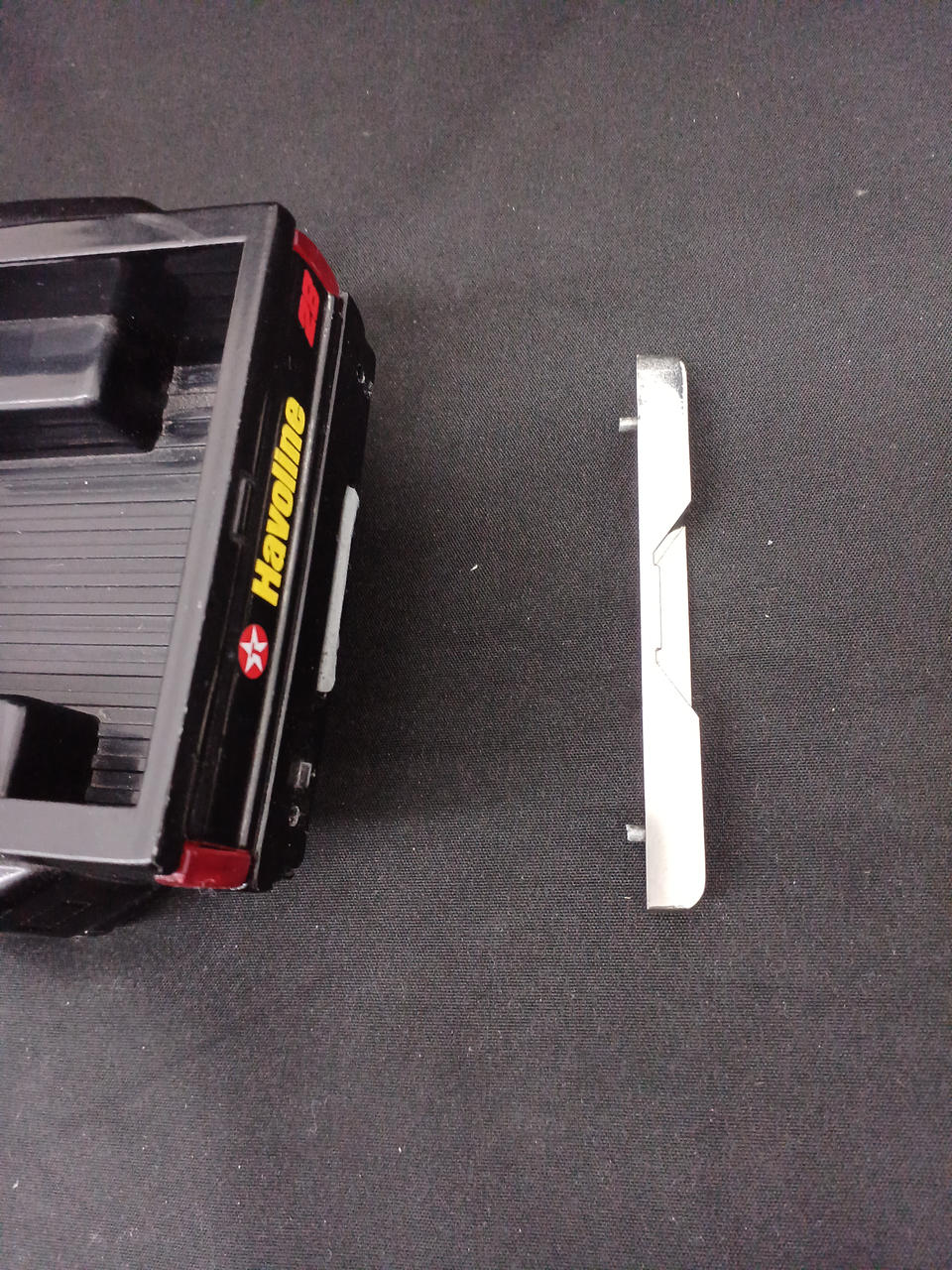 後ろパーツ外れます