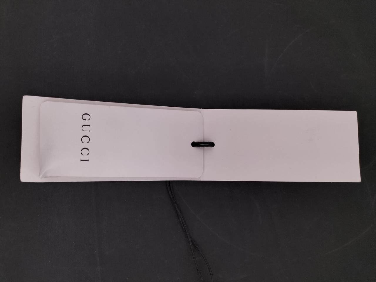 飾りボタン1個付属します