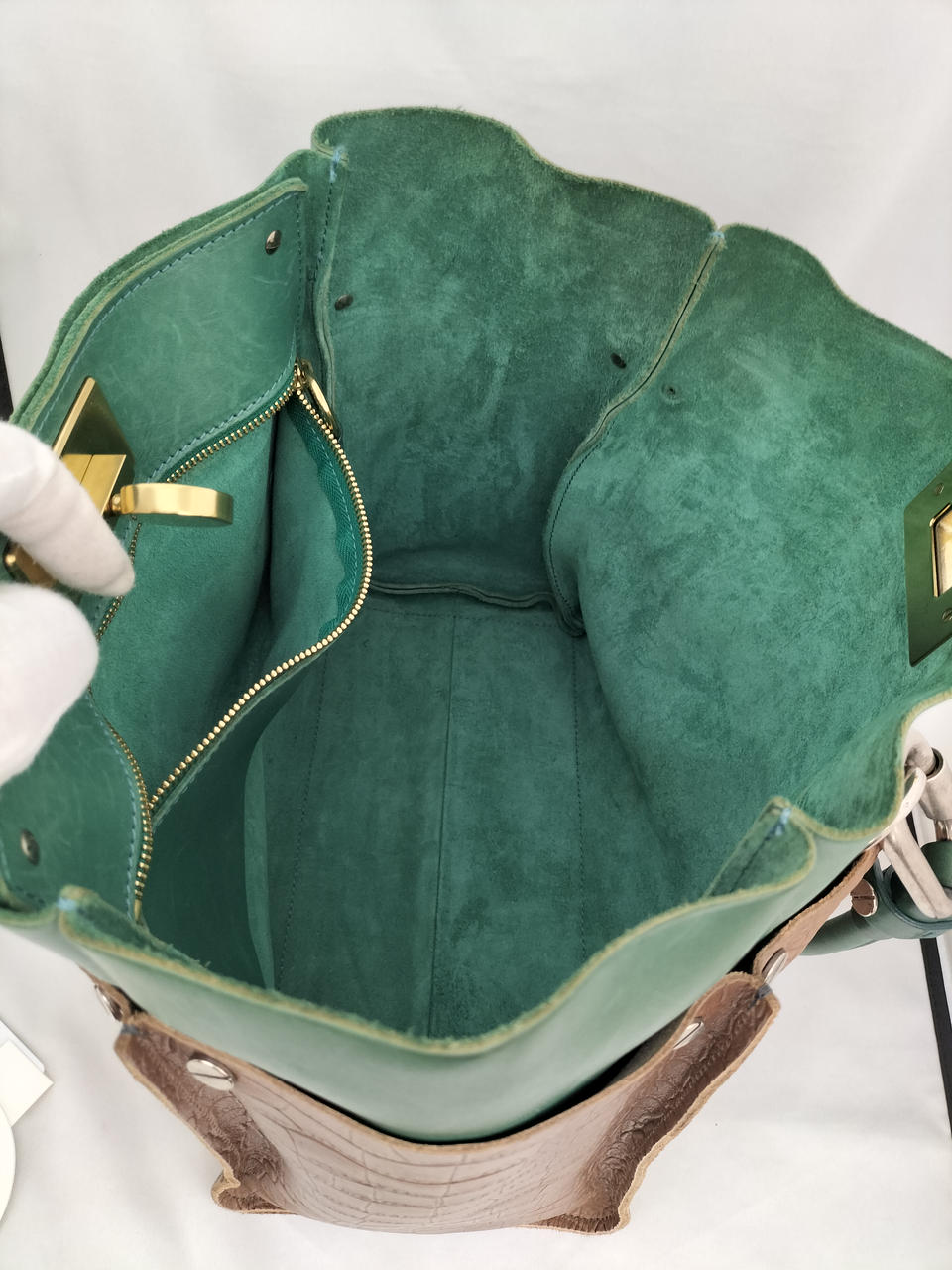 リベット外れあり