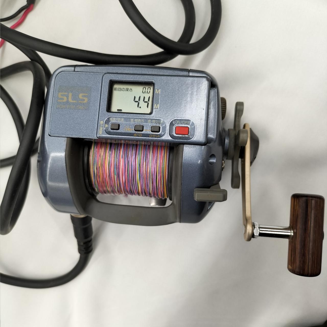 電源接続時のモニターとなっております。