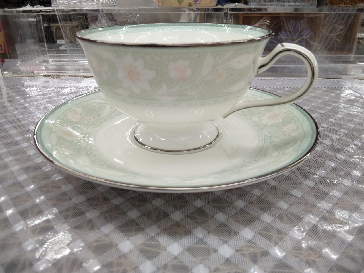 光の加減で見え方に違いあり。