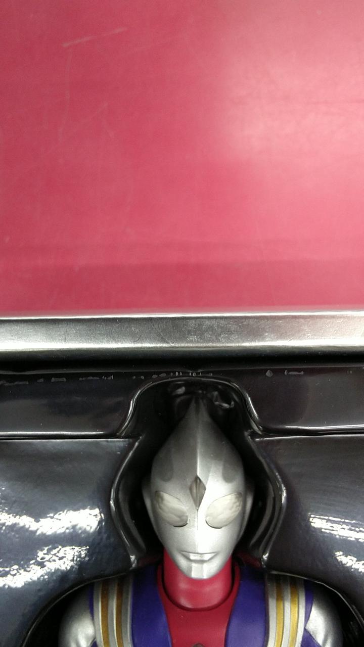 目と目の間シミみたいな汚れあります。