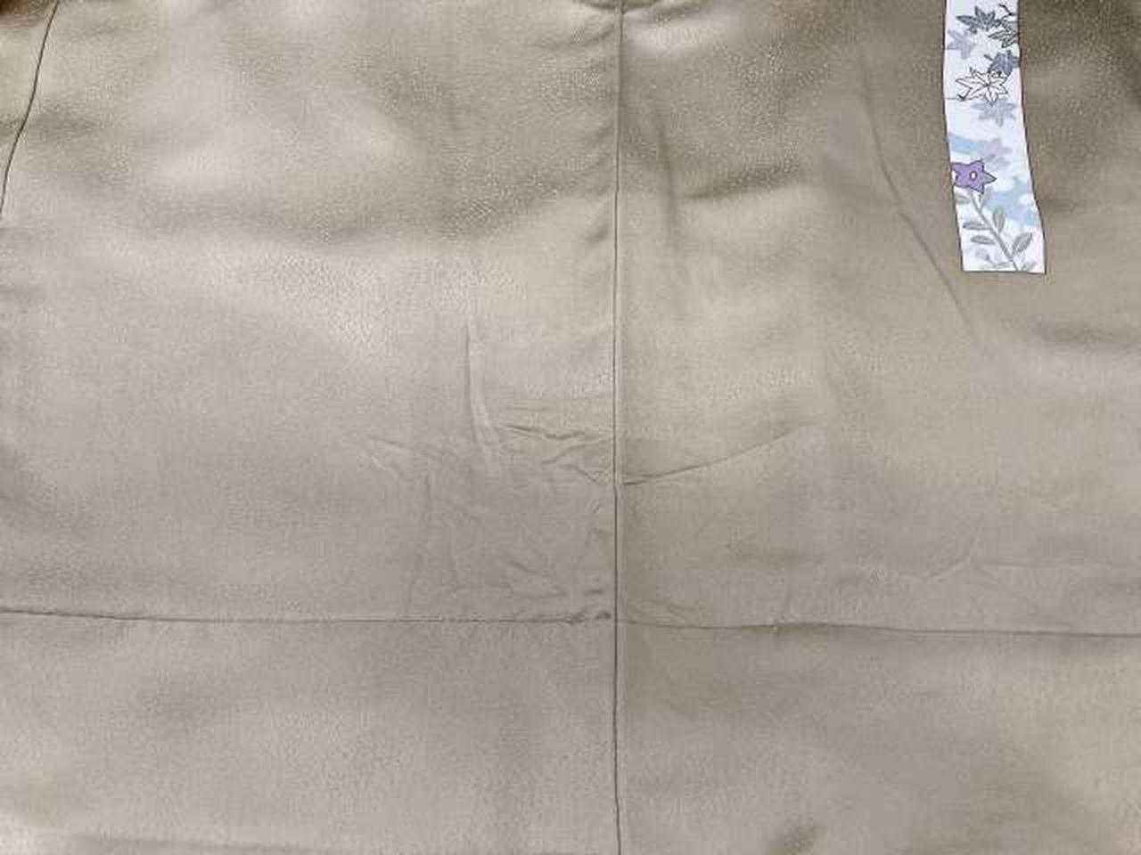 背中中央しみあり