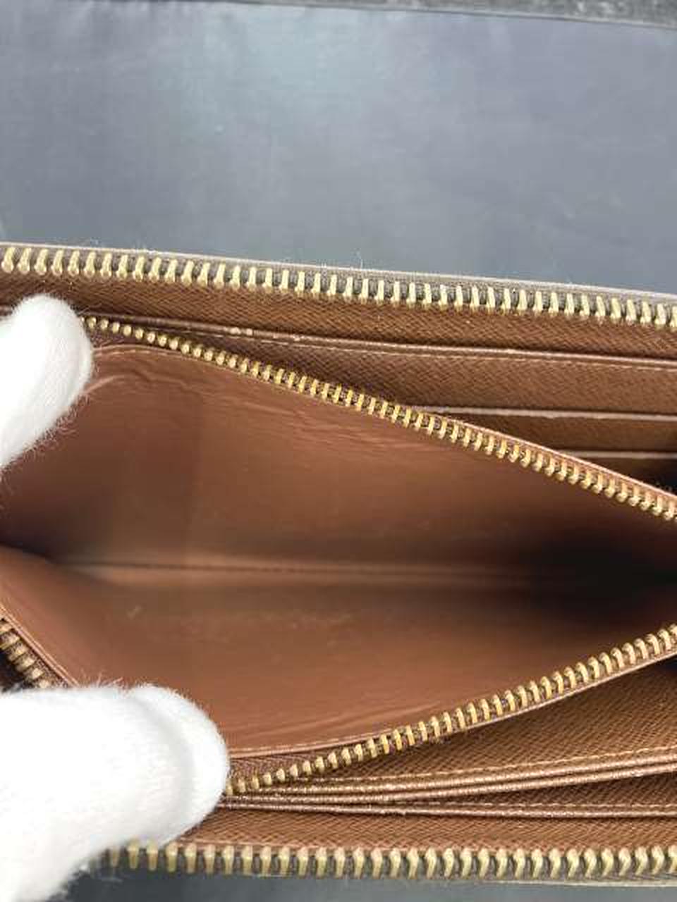 小銭入れ内、膨れあり