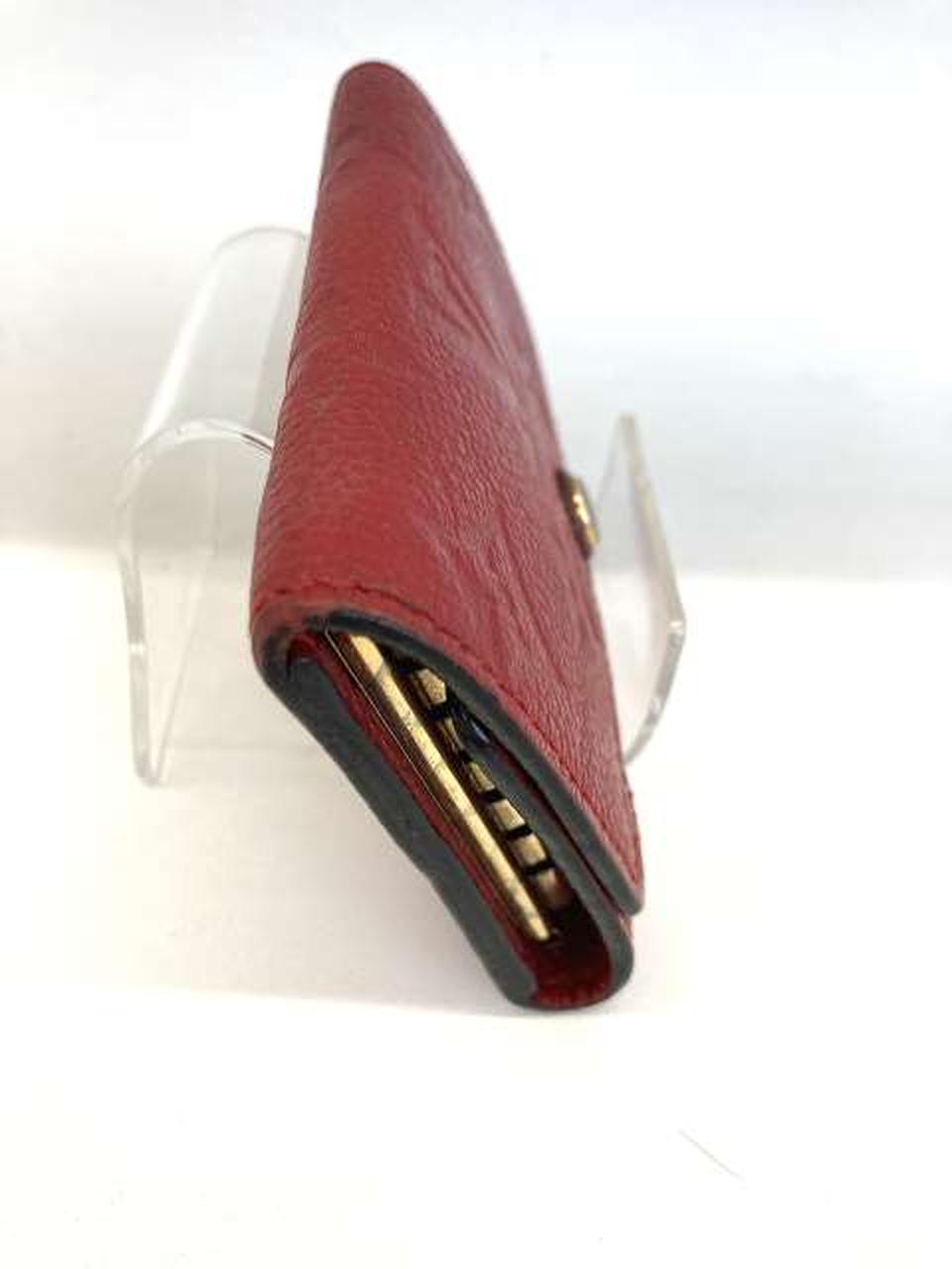 上部マチにキズあり