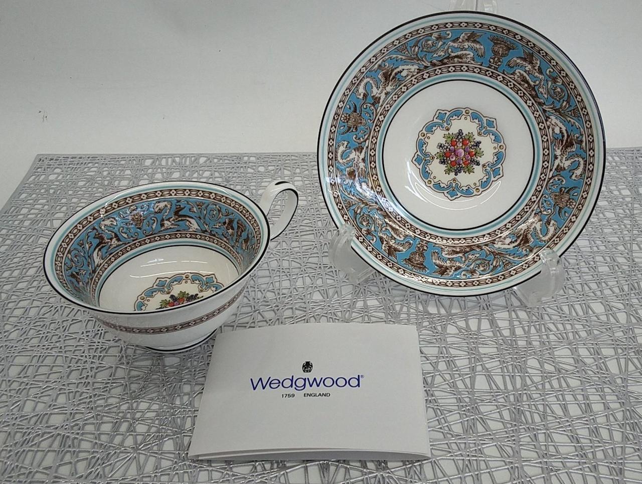 スタンド、マットはつきません。