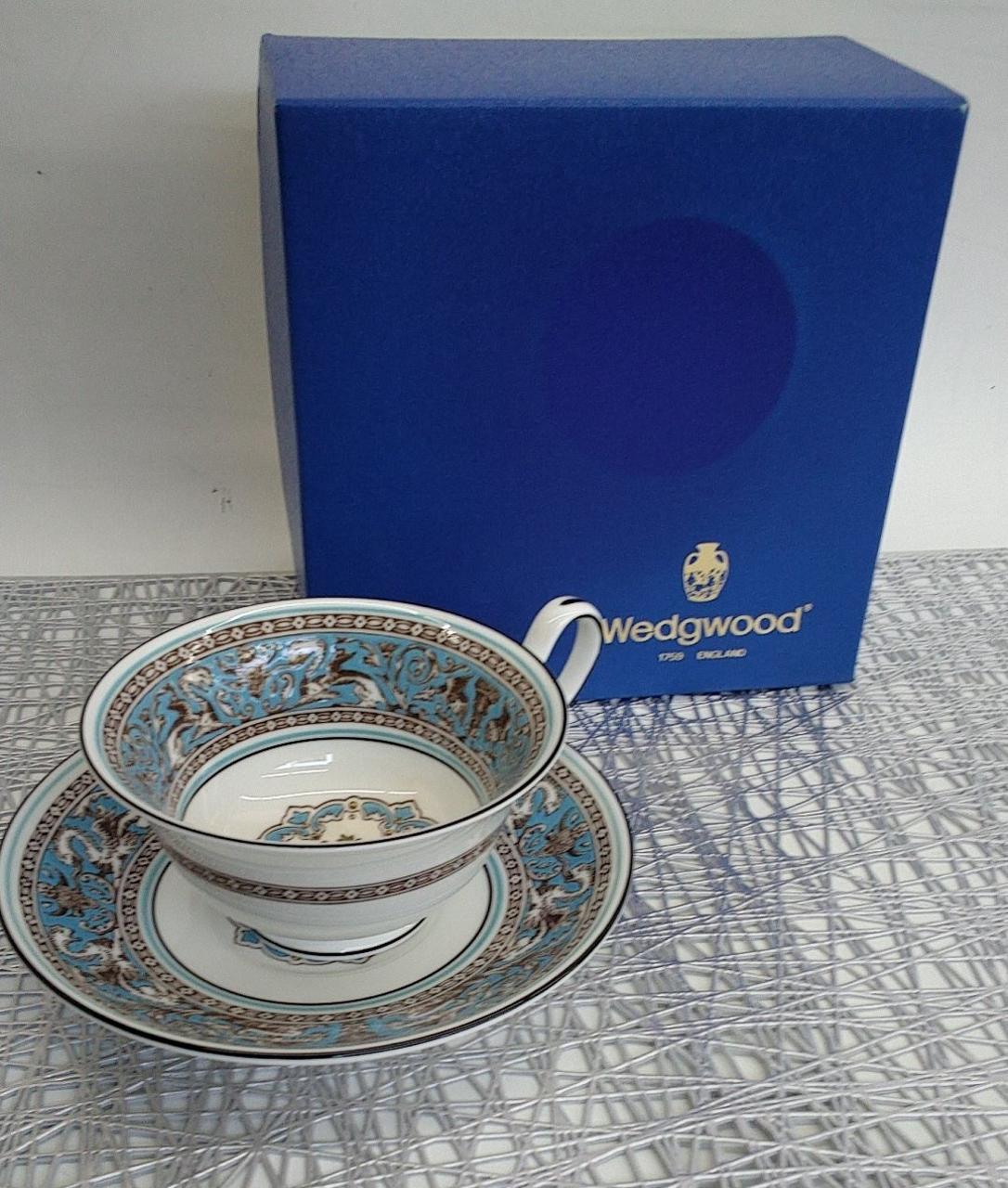 ギリシャ神話のグリフィンがモチーフ