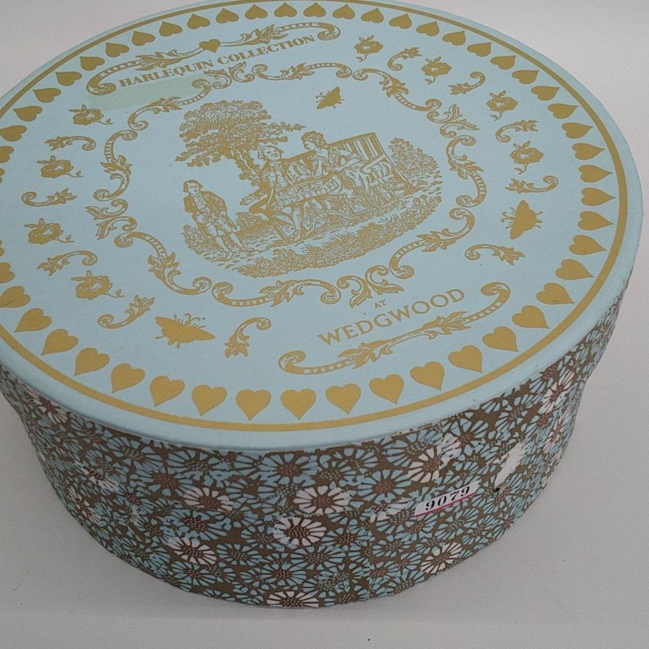 箱傷み汚れあり。テープあとあり、現状。