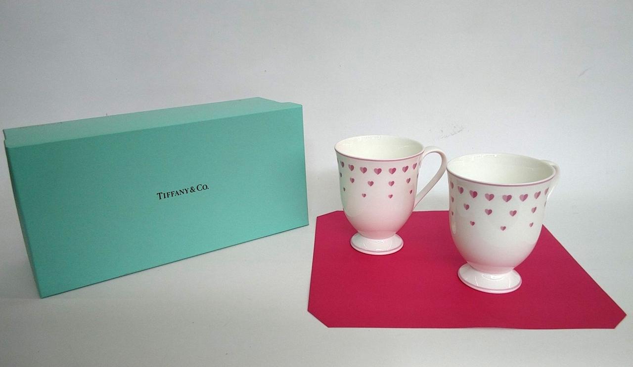 光の加減で見え方に違いあり。