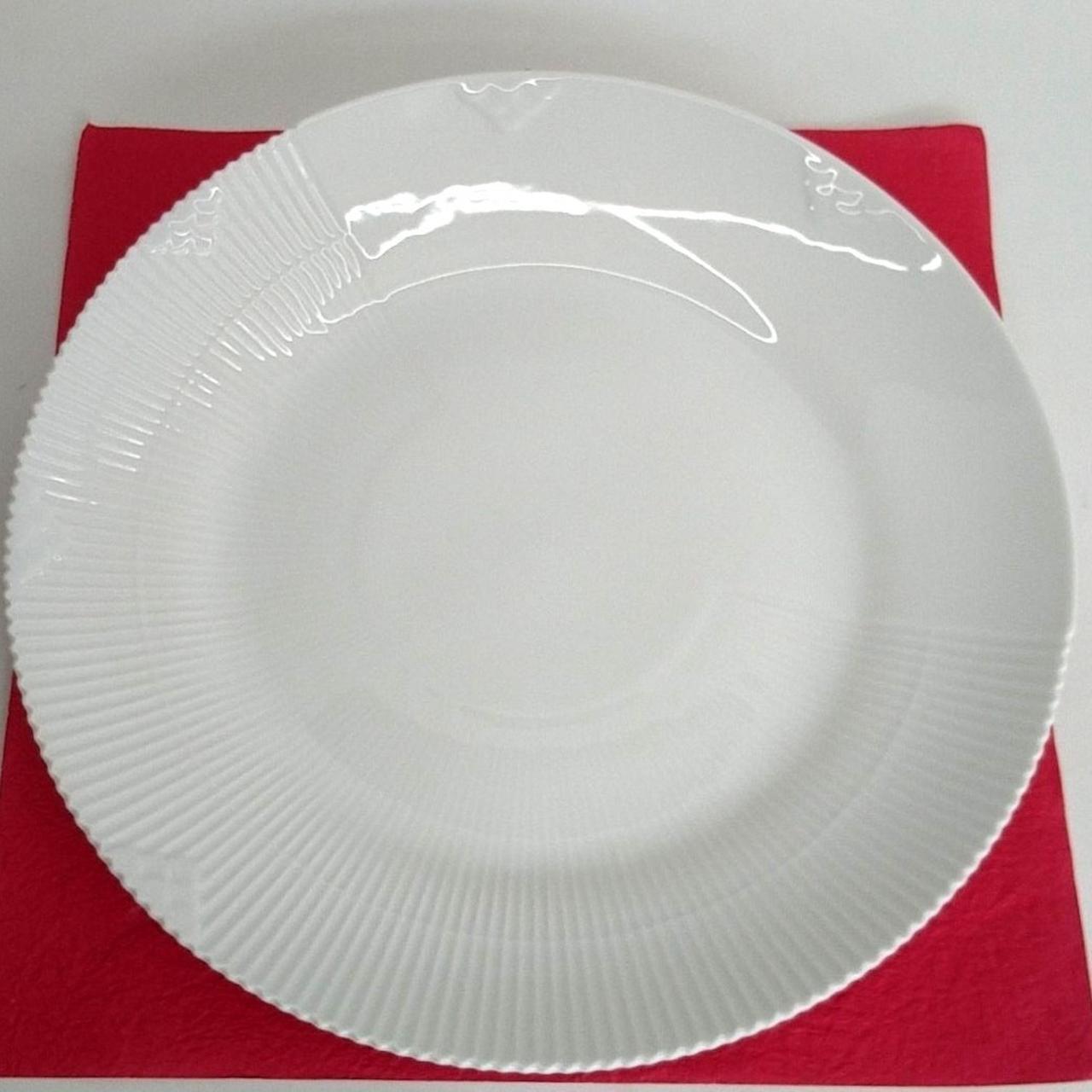 光の加減で見え方に違いあり。