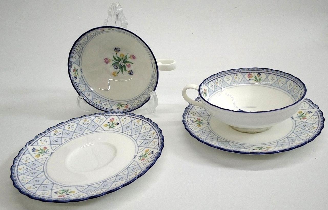 スタンドはつきません。