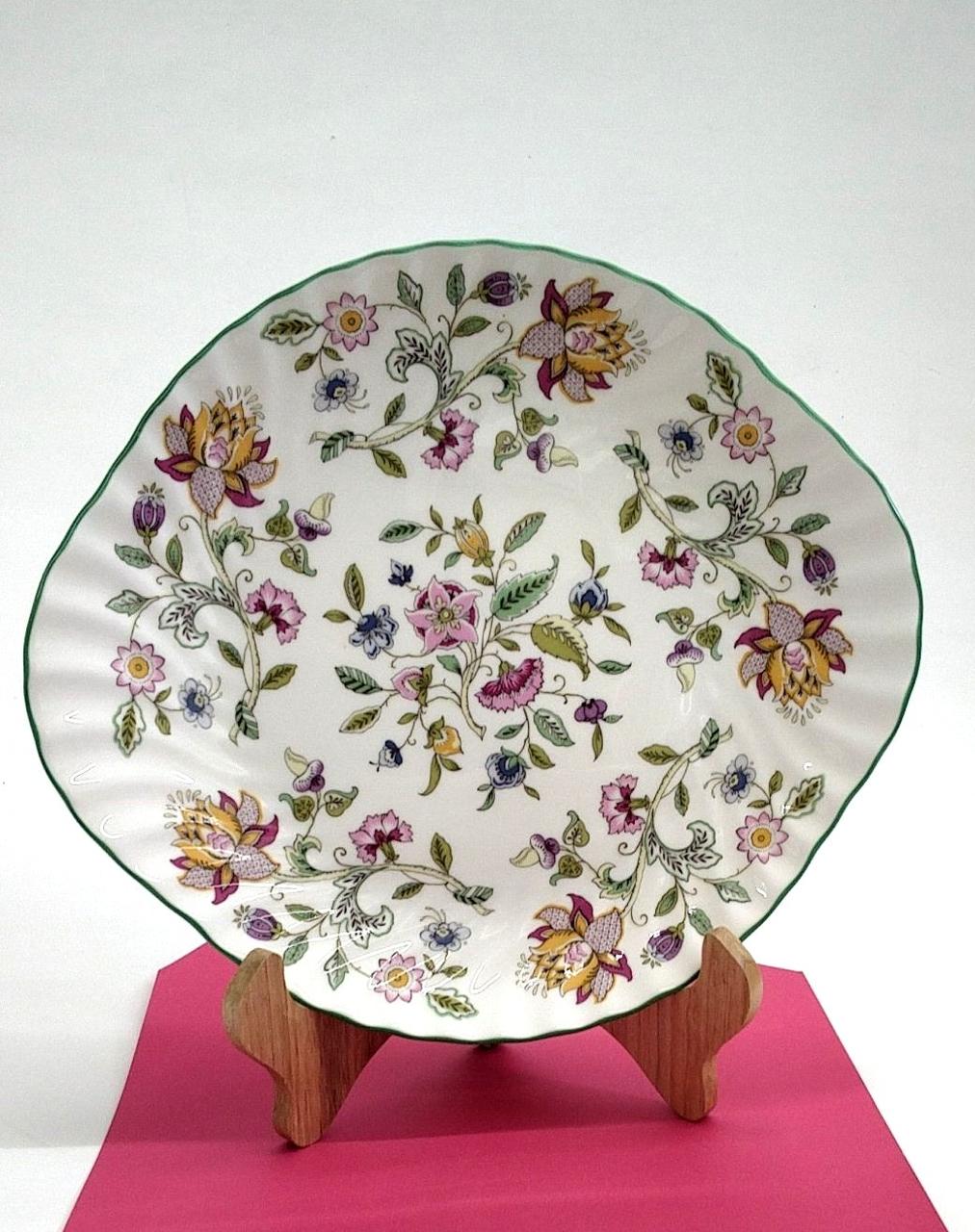 スタンド、マットはつきません。