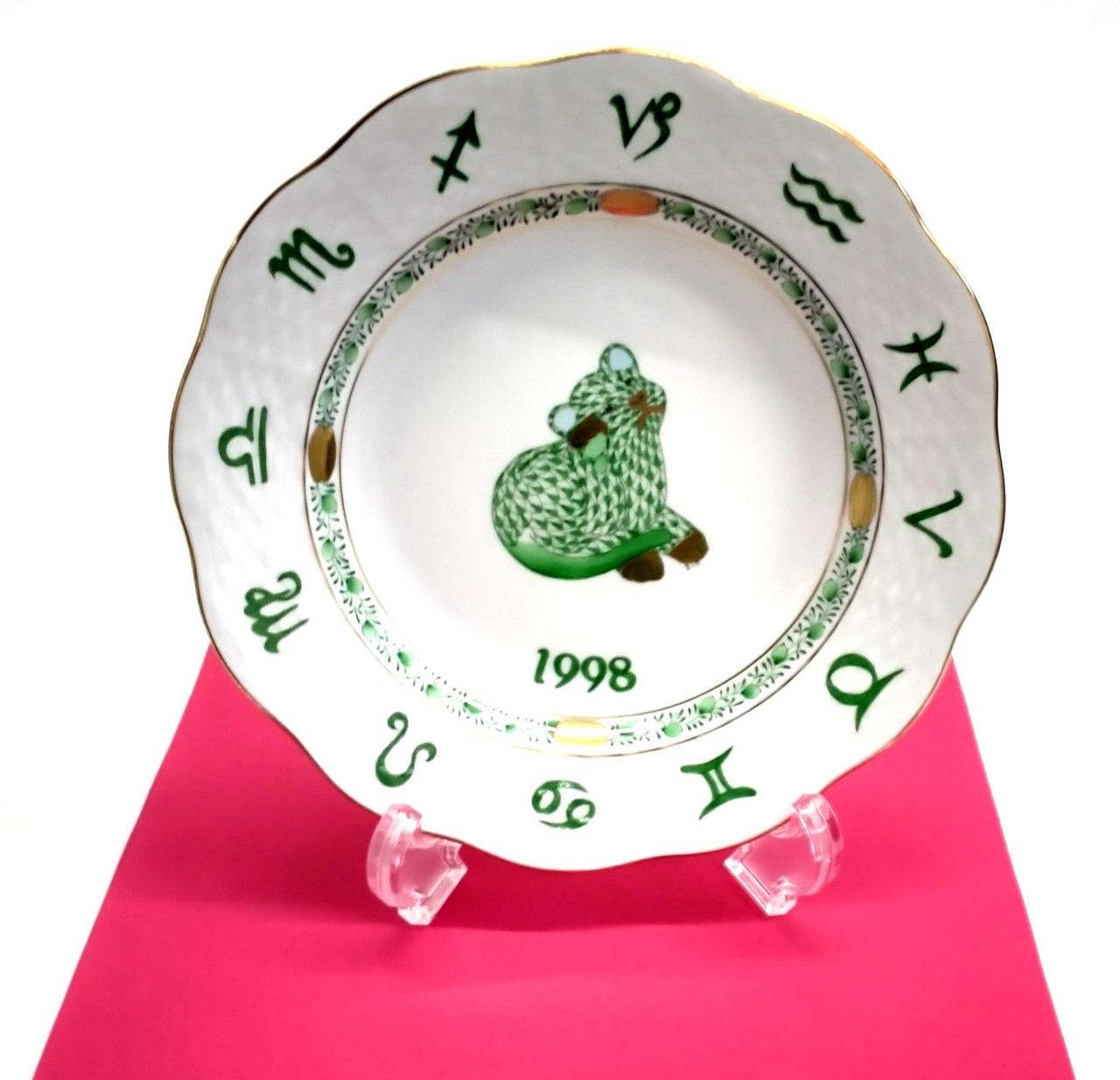 マットは付きません。スタンド付きです。