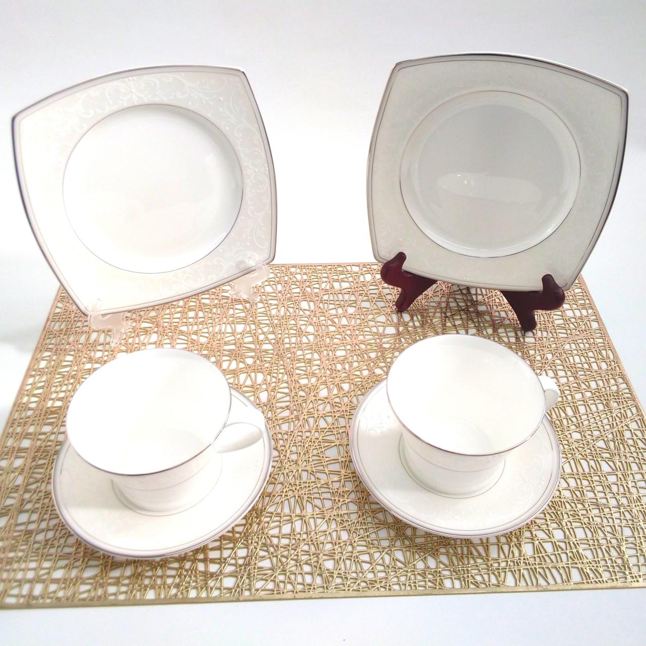 マット、スタンドは付きません。