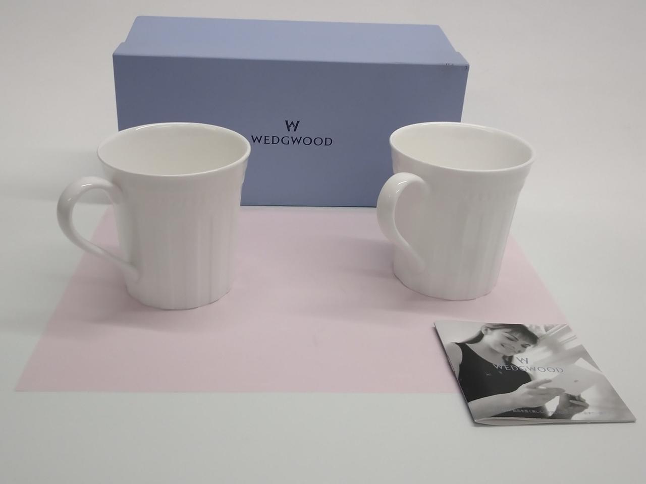 光の加減で見え方に違いあり。