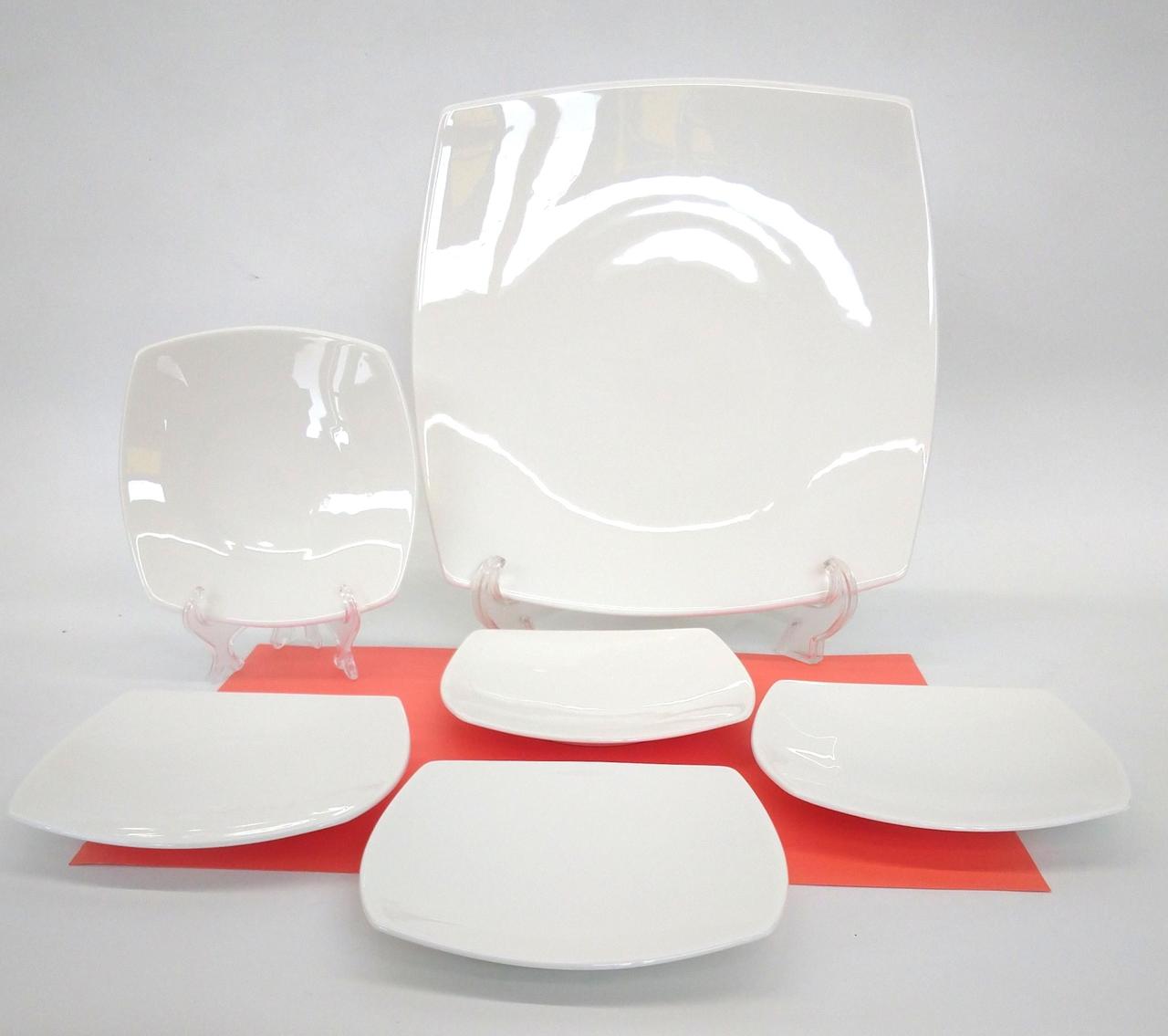 スタンド、マットは付きません。