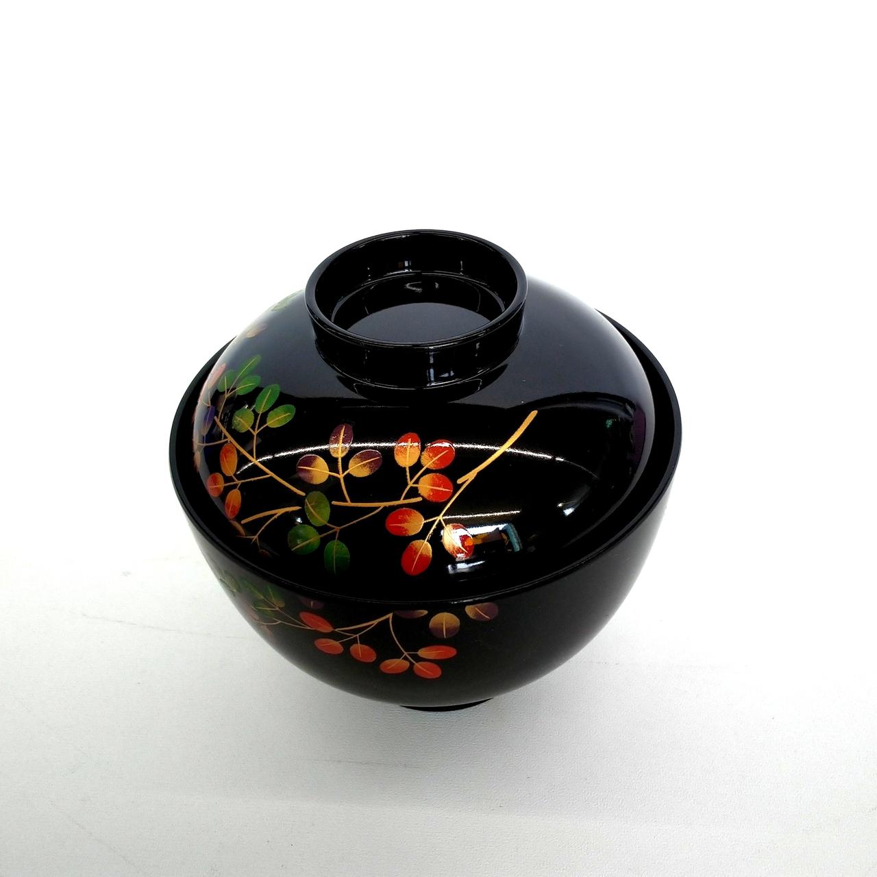 光の加減で見え方に違いあり。