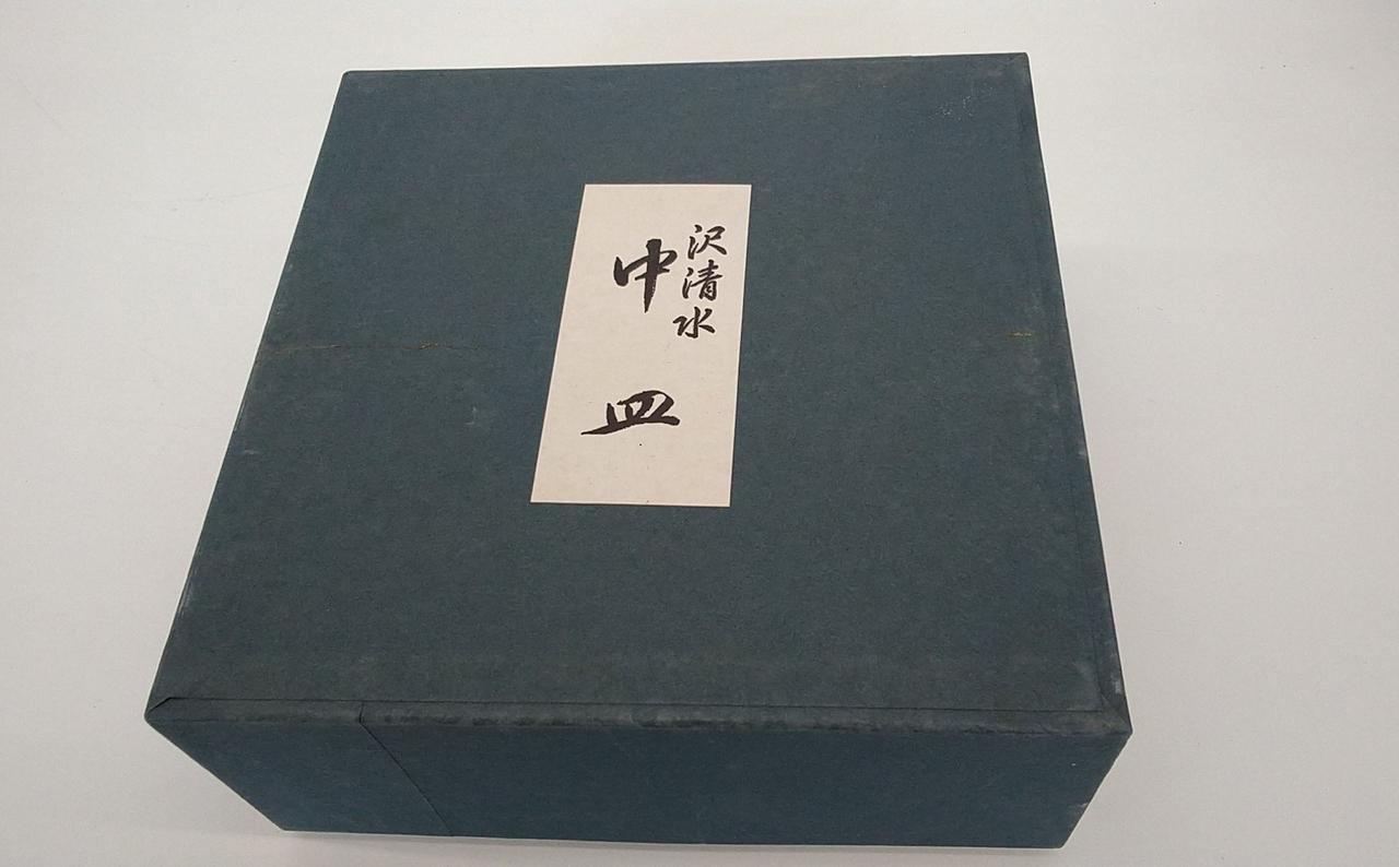 箱傷み汚れ多いです。