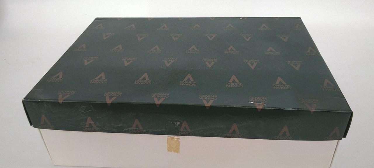 箱、経年劣化汚れテープあと色あせあります