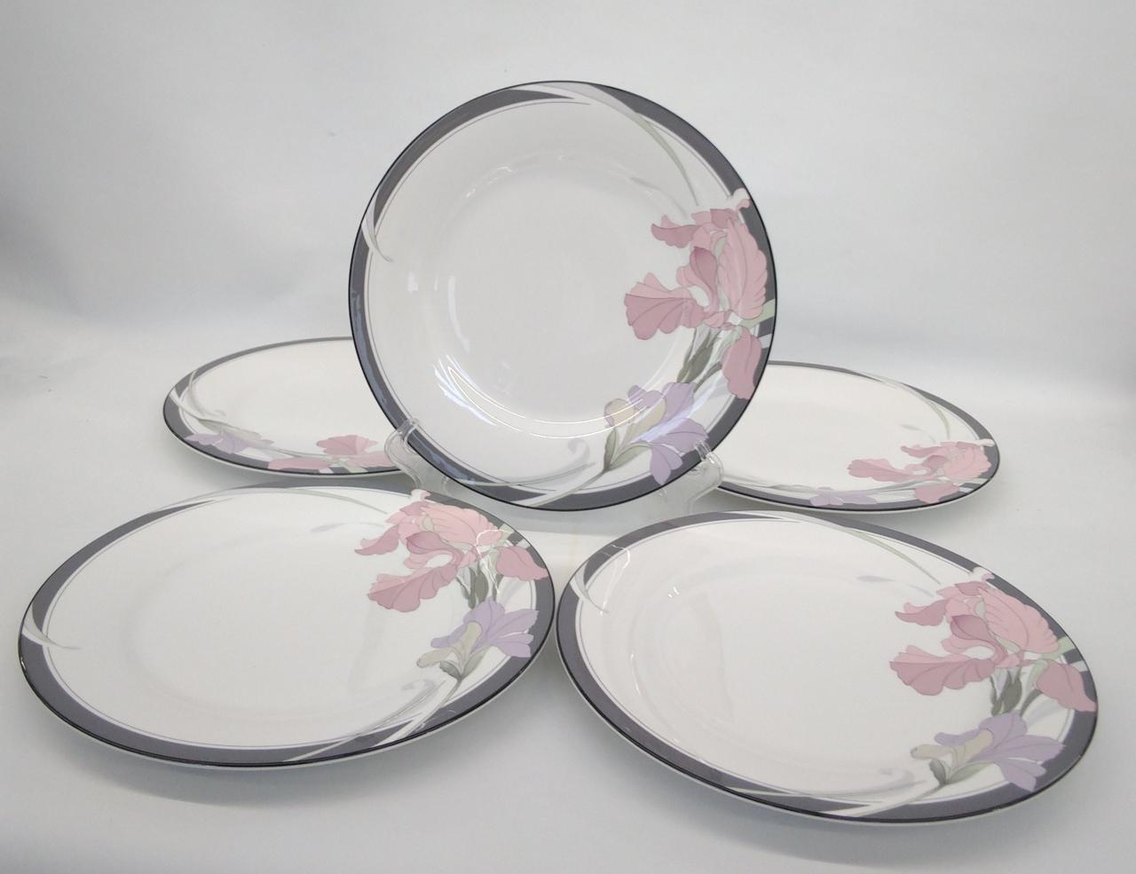 スタンドは付きません。